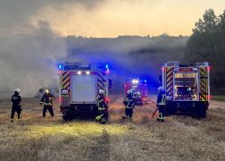 Strohballenturm In Jena Brennt 13082025 02